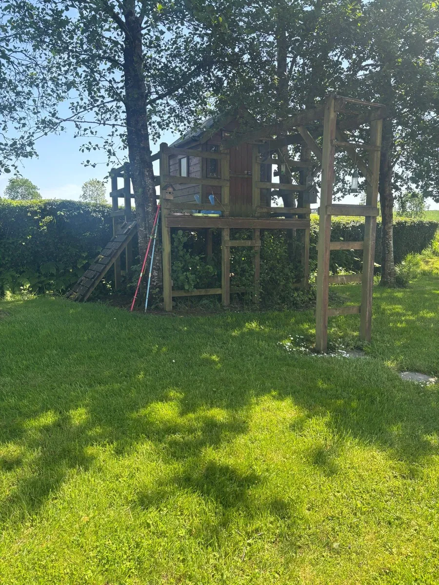 Strong Tree House with Monkey Bars - Image 1