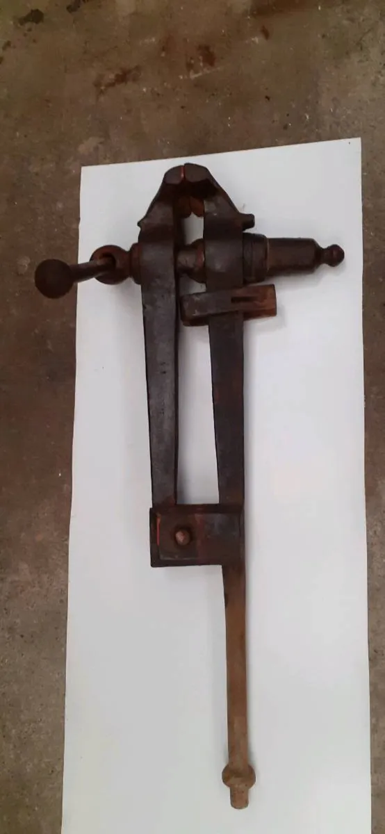 Blacksmiths Vice - Image 1