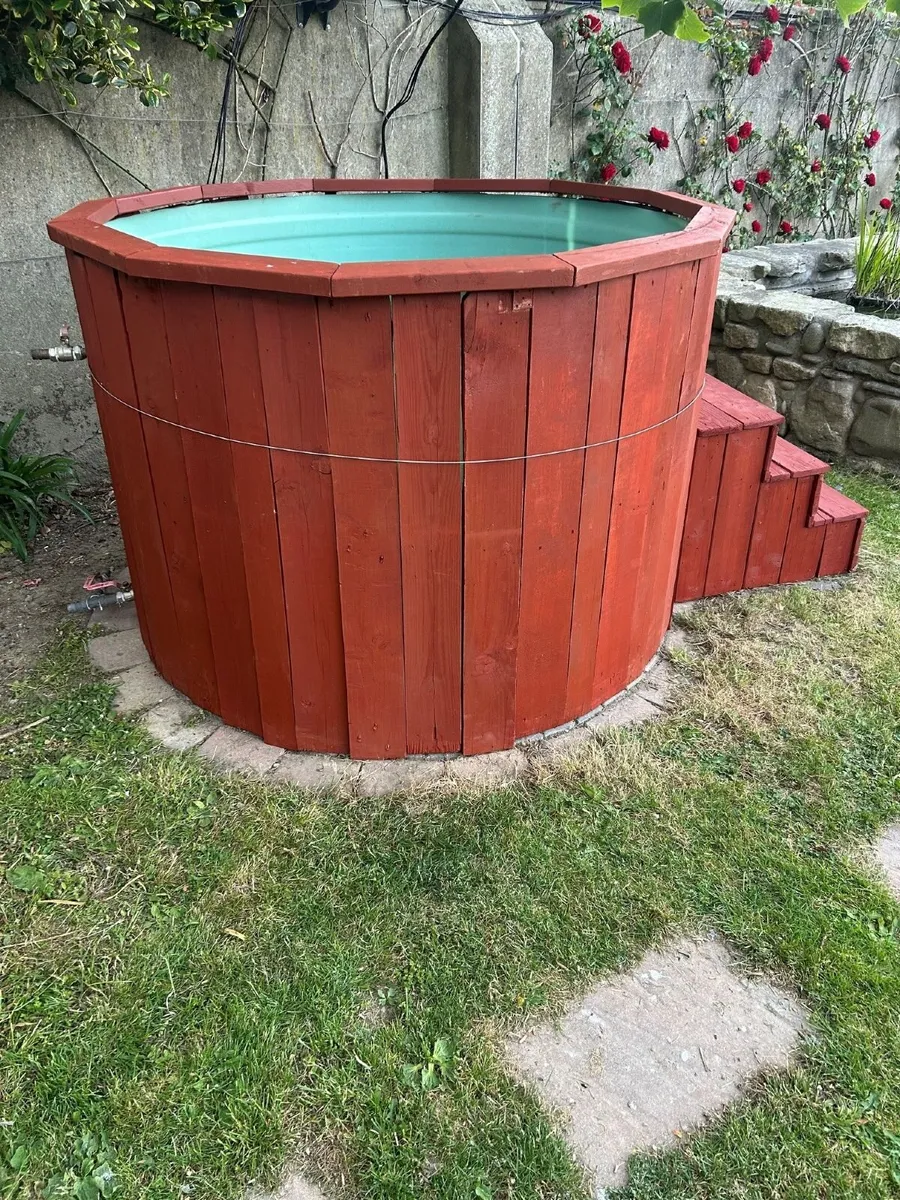 Outdoor Hot Tub - Image 1