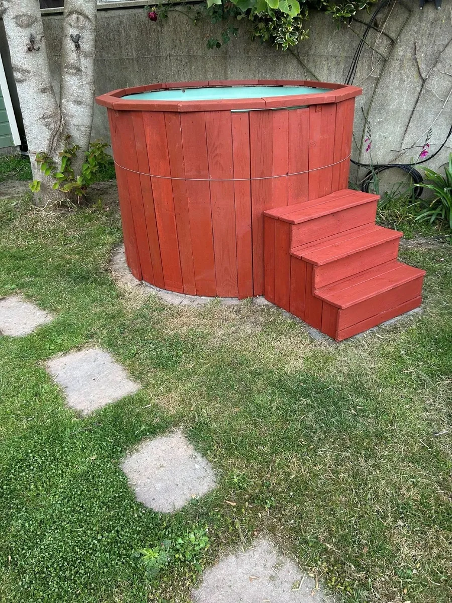 Outdoor Hot Tub - Image 2