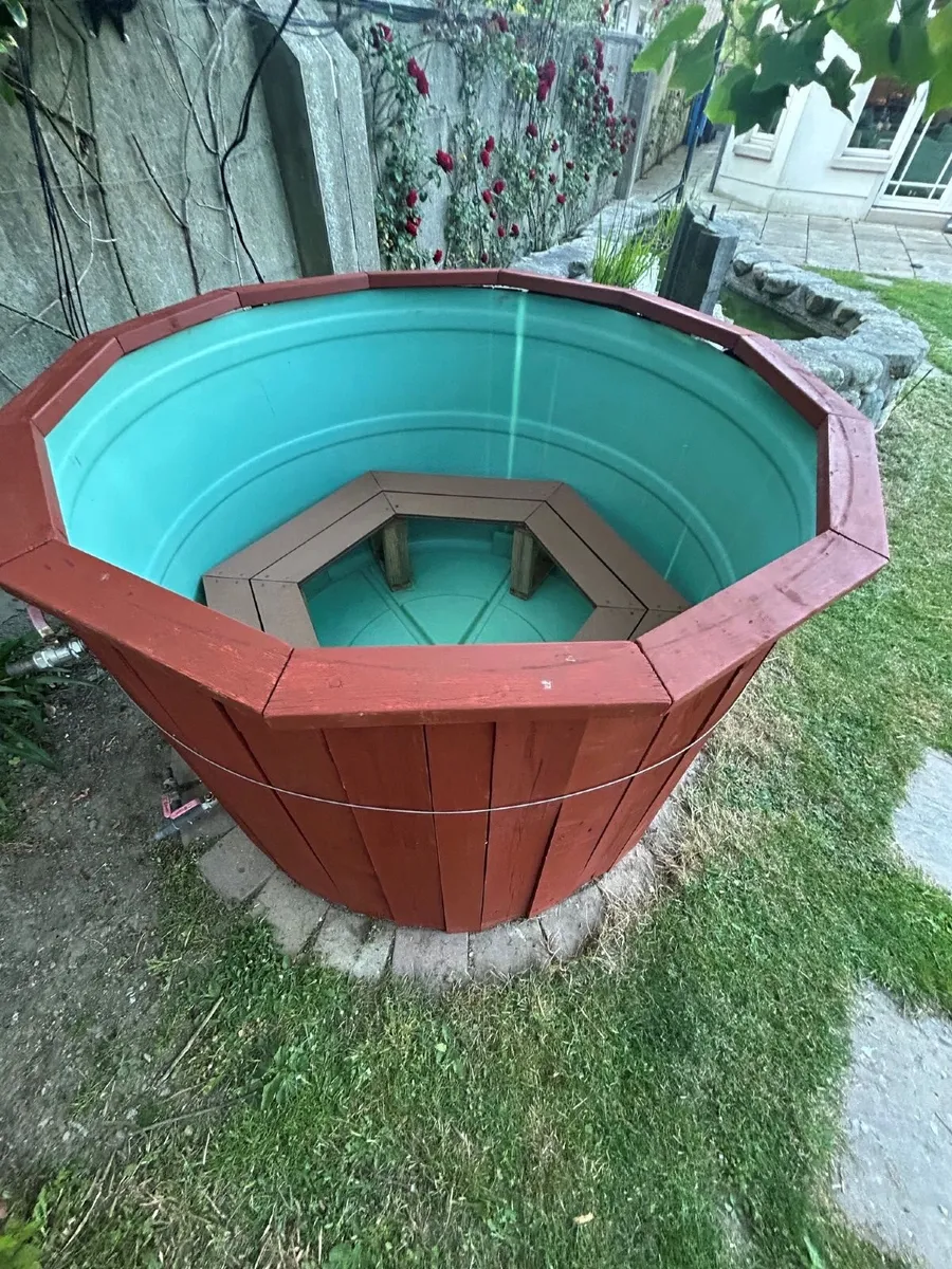 Outdoor Hot Tub - Image 4
