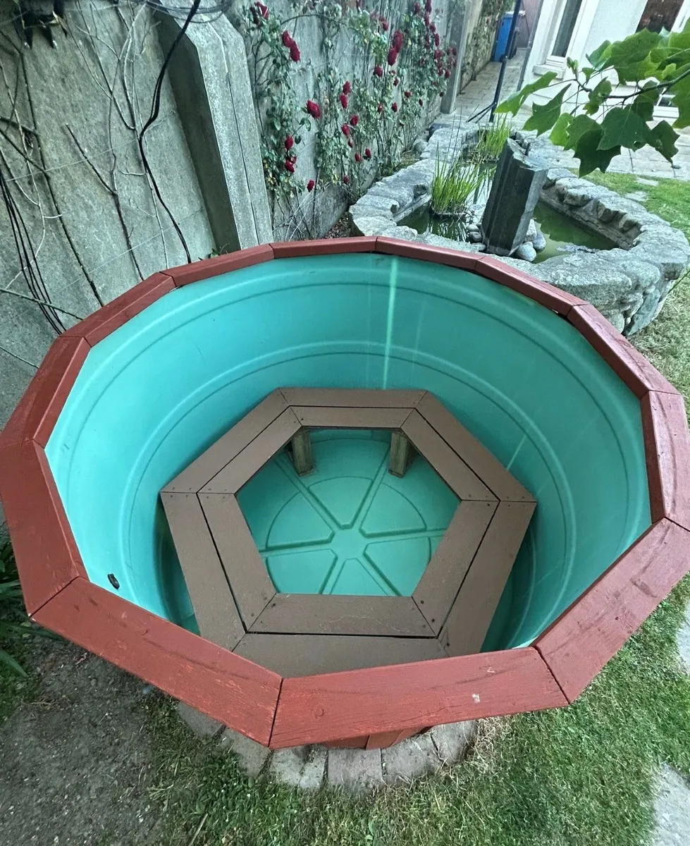 Outdoor Hot Tub - Image 3