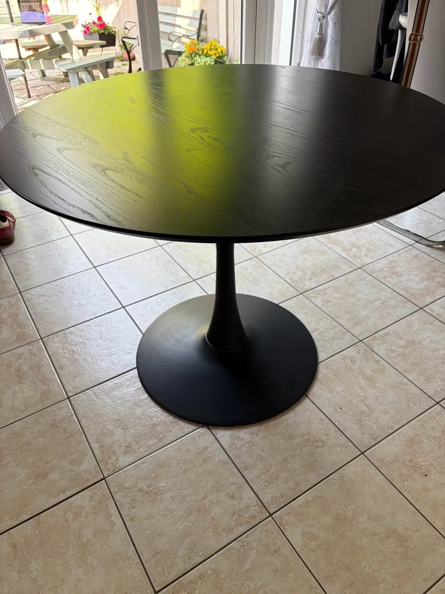 Kitchen table - Image 1