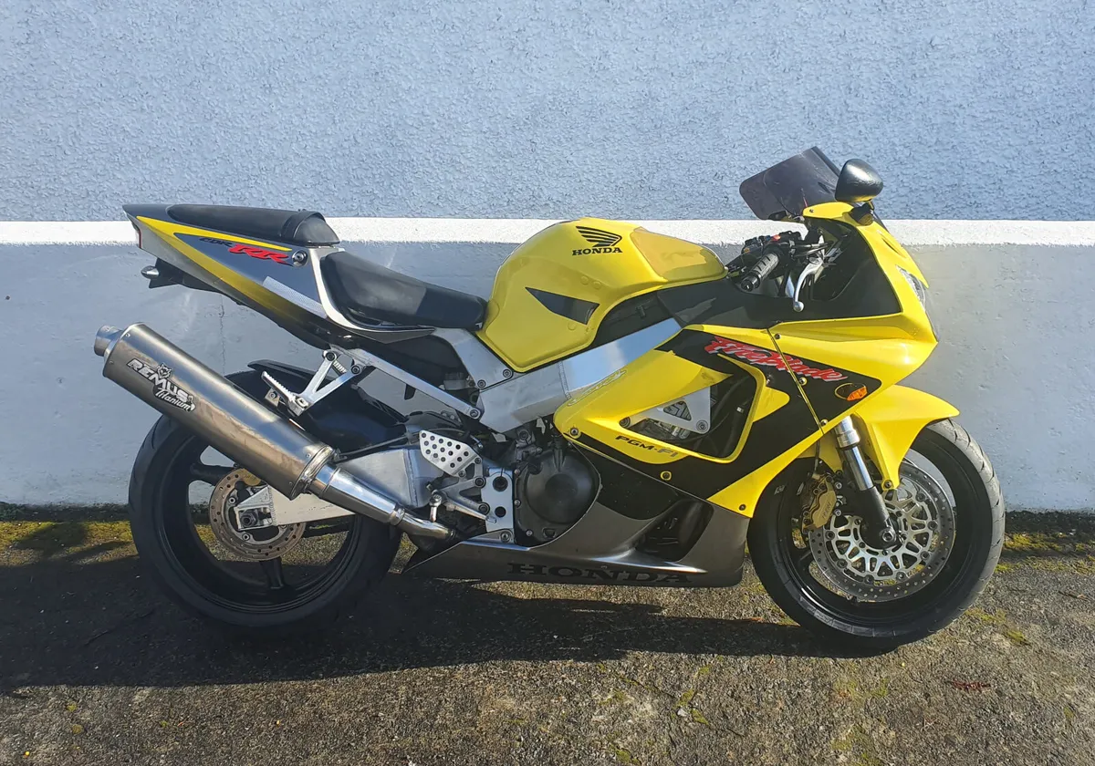 Fireblade 929 @ Doyles Athlone - Image 1