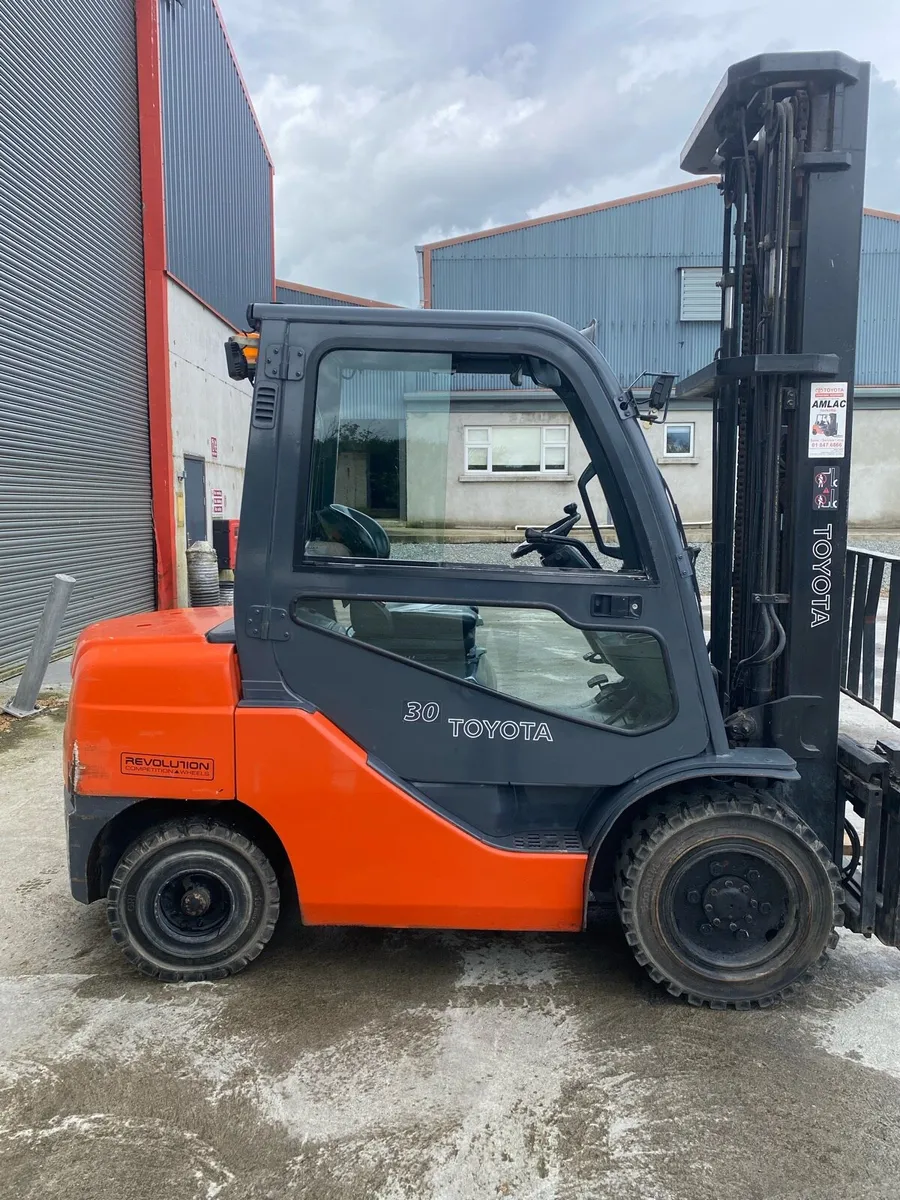 Toyota forklift - Image 1