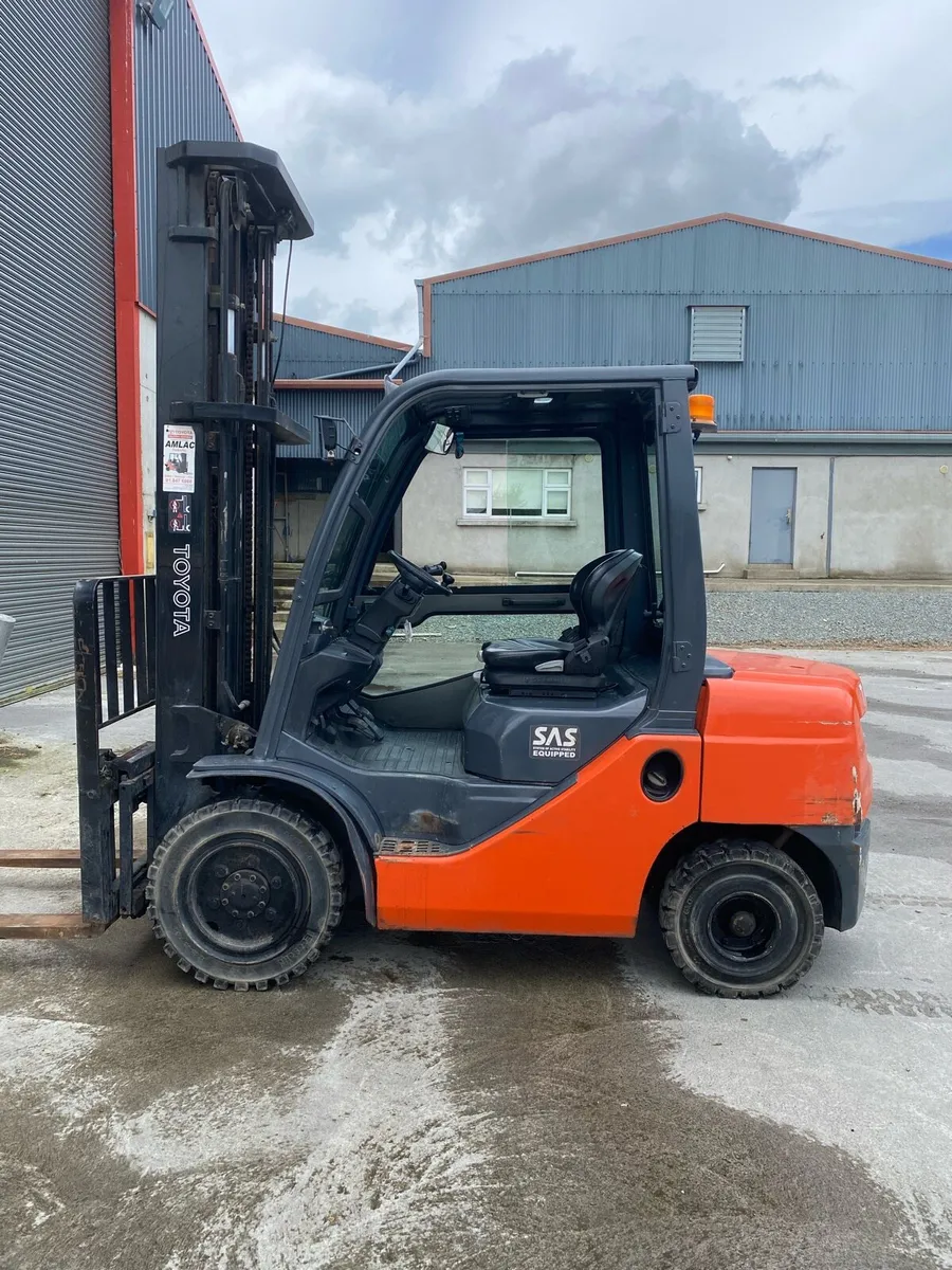 Toyota forklift - Image 2