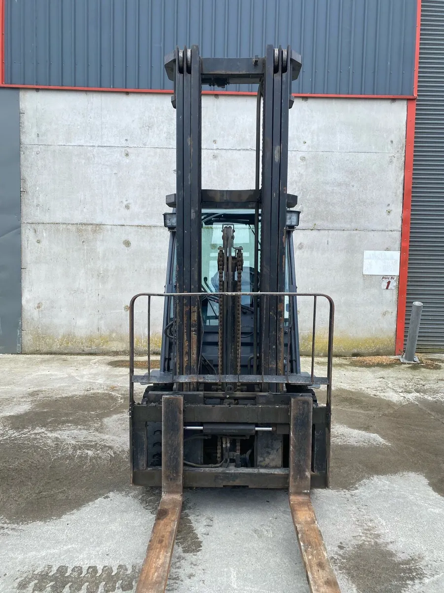 Toyota forklift - Image 3