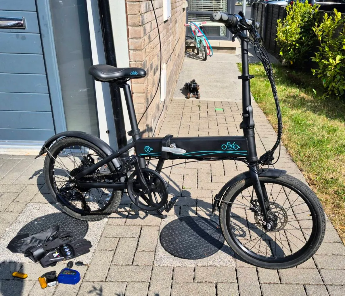 FIIDO FOLDING ELECTRIC BIKE JUST GOT IN YESTERDAY - Image 3