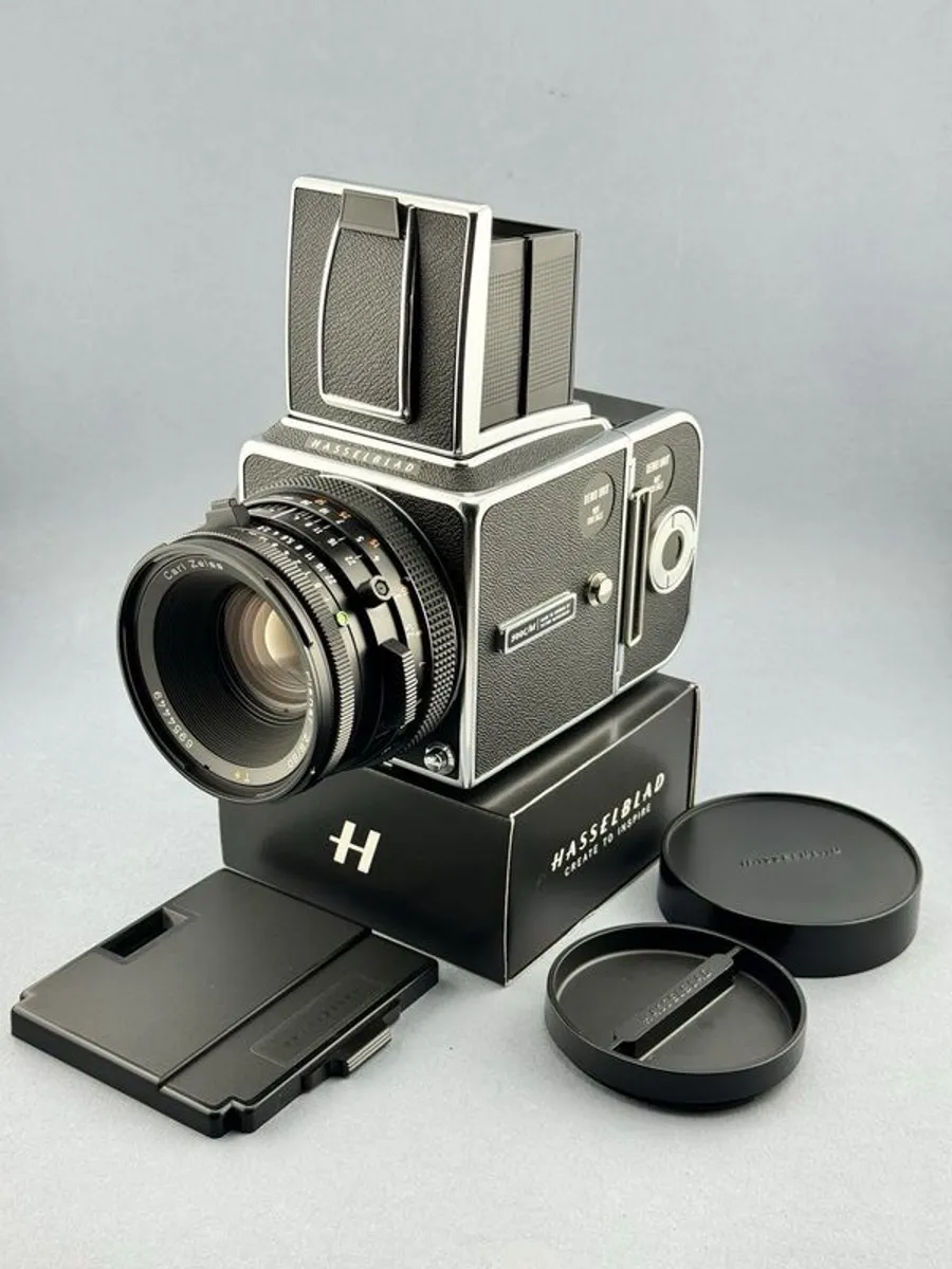 Hasselblad 500CM Complete Kit  Exceptional Condition Professionally Serviced - Image 4