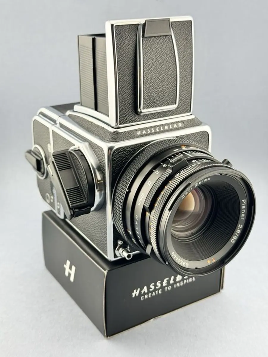 Hasselblad 500CM Complete Kit  Exceptional Condition Professionally Serviced - Image 2