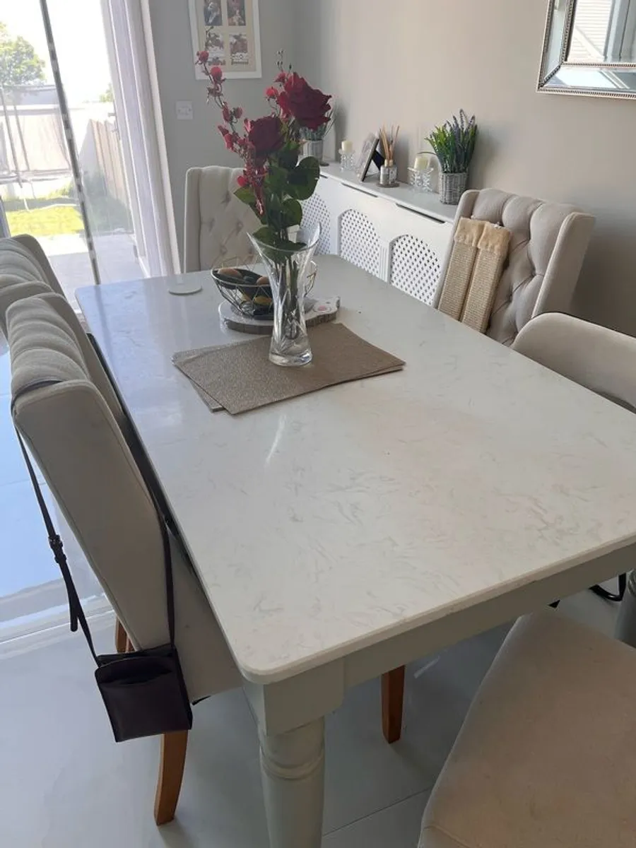 Dining table and chairs - Image 1