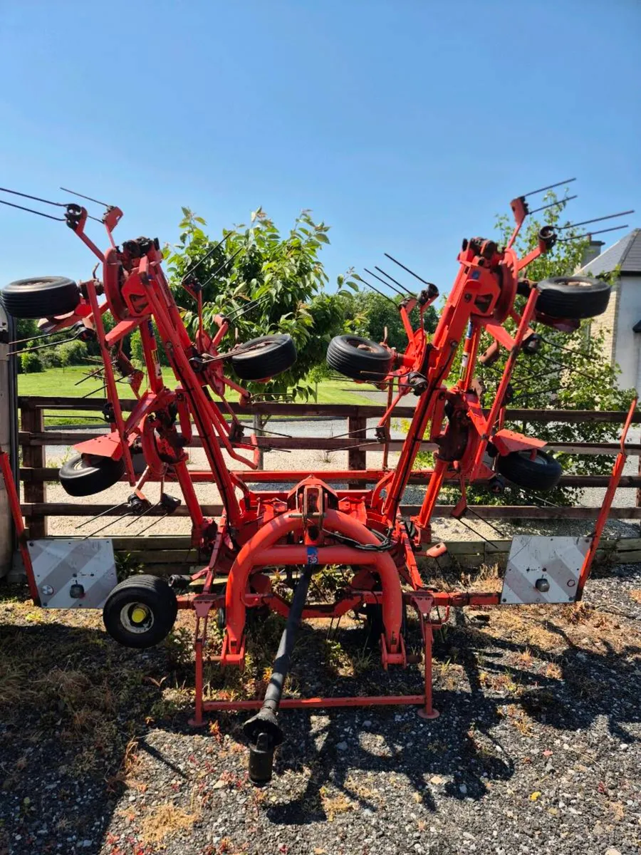 Kuhn tedder - Image 1