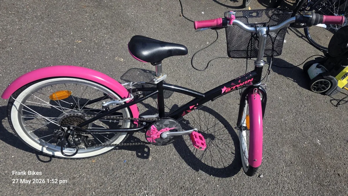 B’Twin 20” Girls Bike – Like New – Basket Included - Image 1