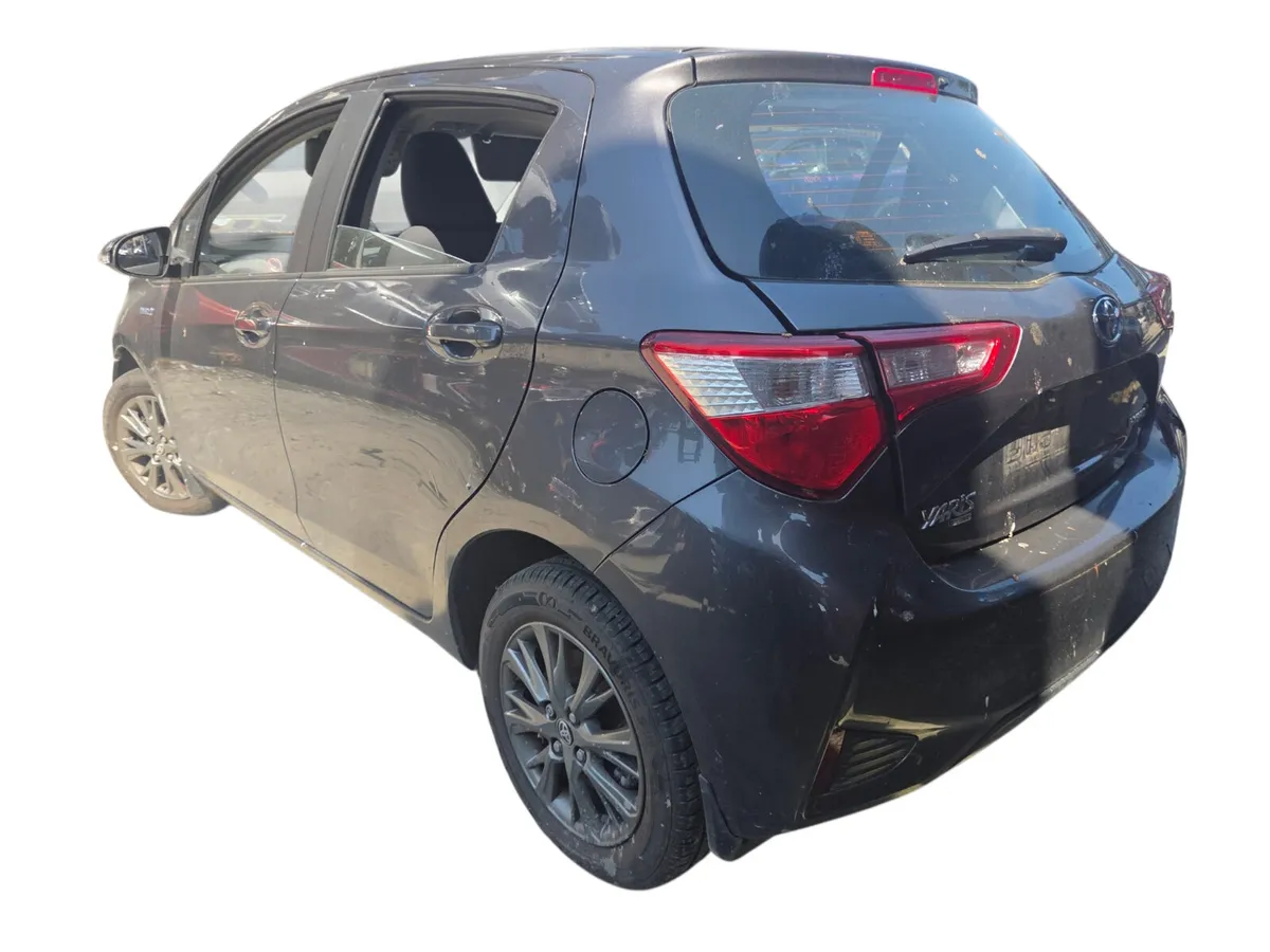 2018 TOYOTA YARIS HYBRID For Breaking/Dismantling - Image 4