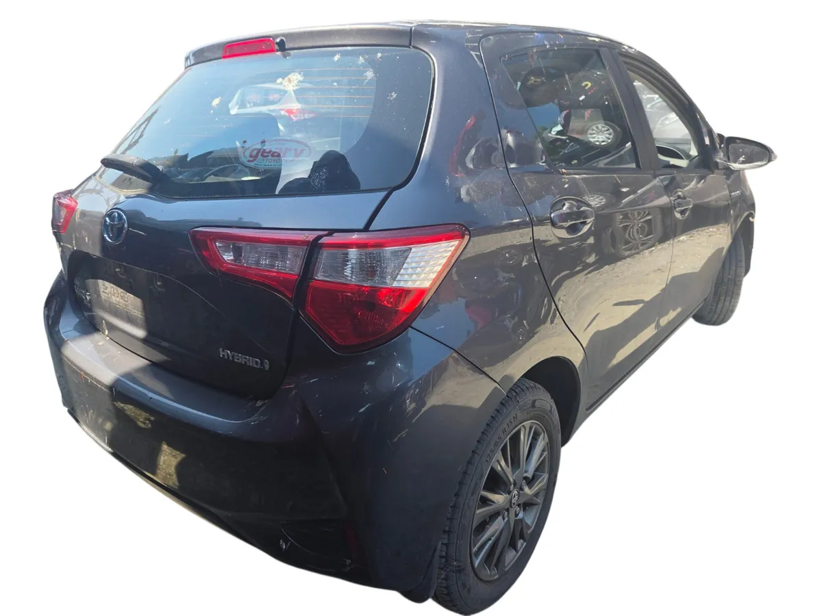 2018 TOYOTA YARIS HYBRID For Breaking/Dismantling - Image 3