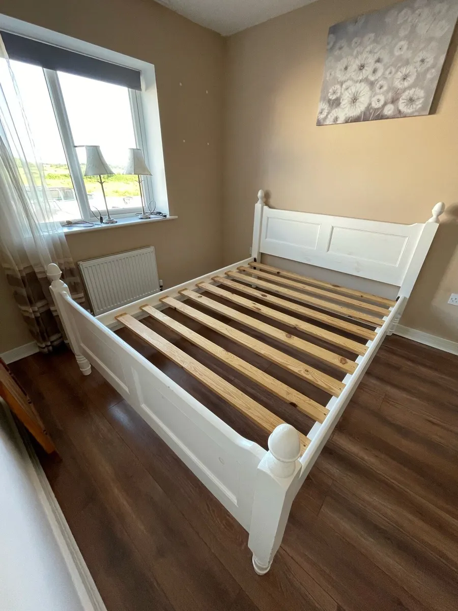 King double white pine bed - Image 1