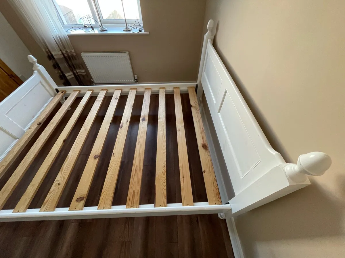 King double white pine bed - Image 2