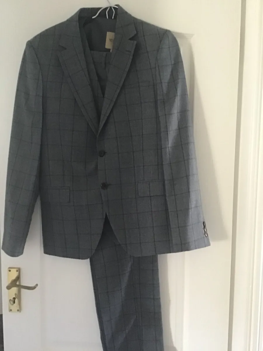 Benetti 3 piece Suit - Image 1