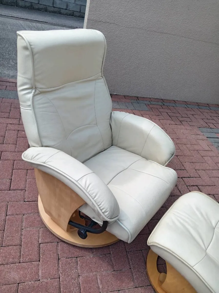 Recliner leather chair and foot rest - Image 1