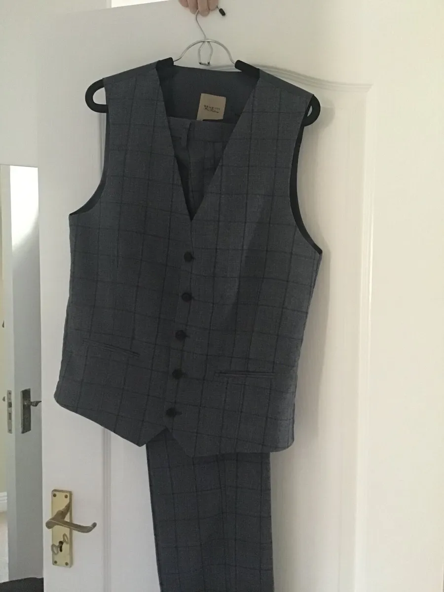 Benetti 3 piece Suit - Image 3