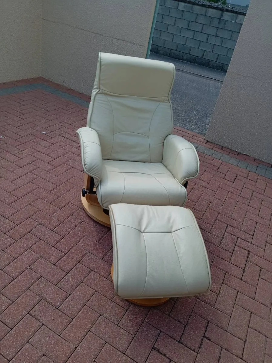 Recliner leather chair and foot rest - Image 2