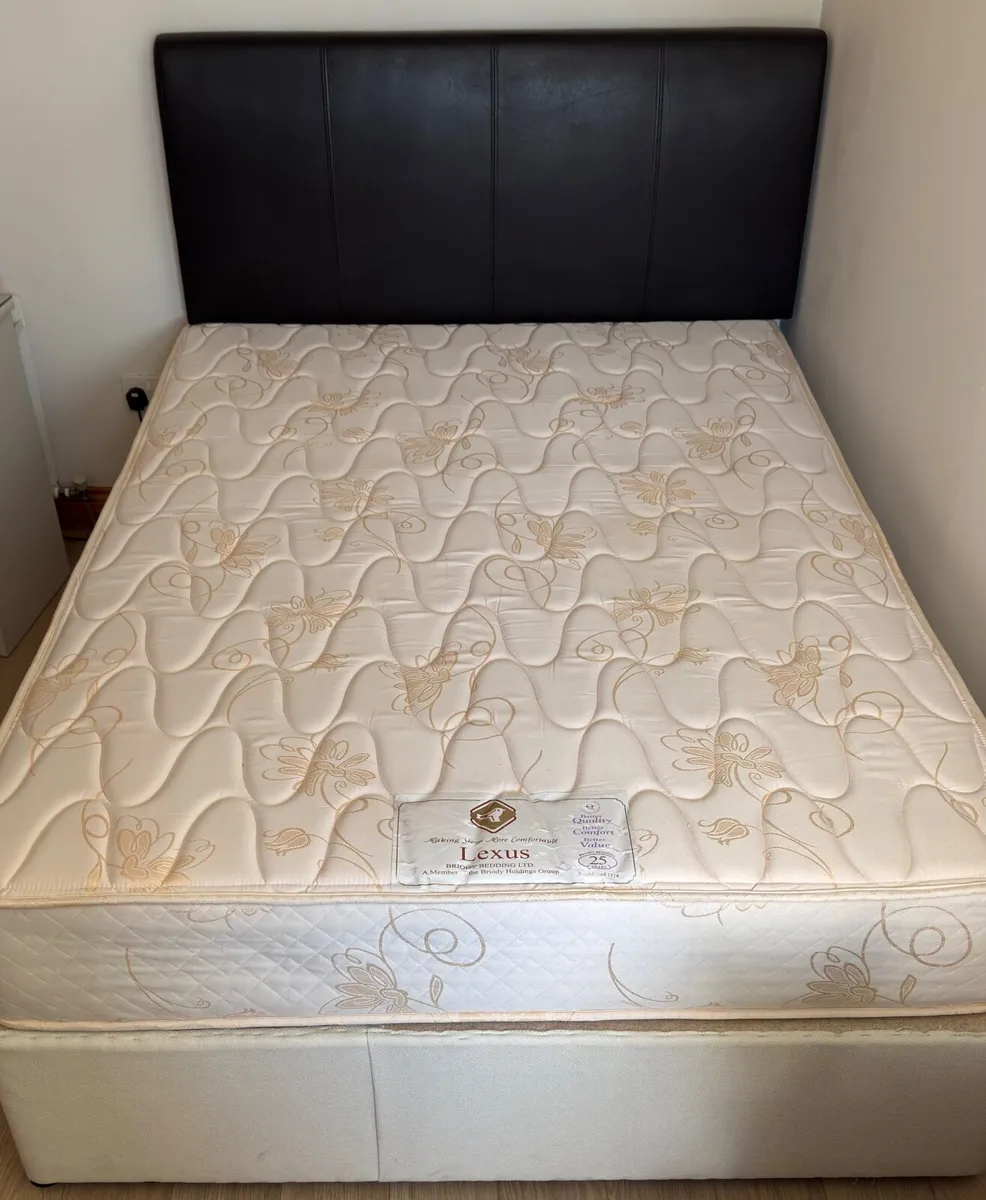 Double bed - Image 1