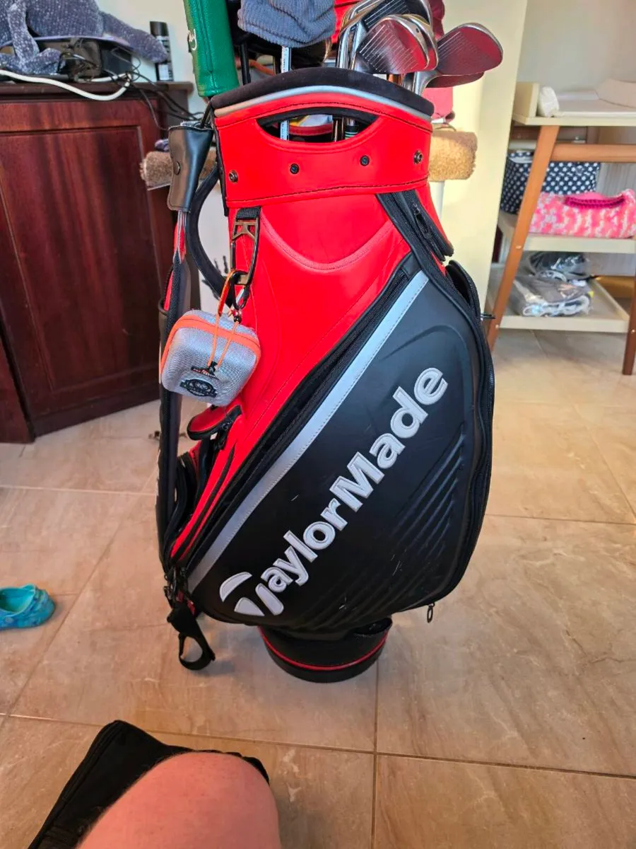 Taylormade golf bag - Image 1