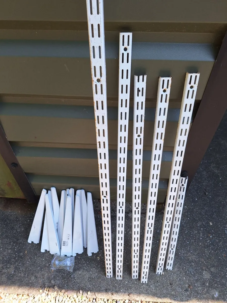 Wall shelving rails and 12 brackets and screws