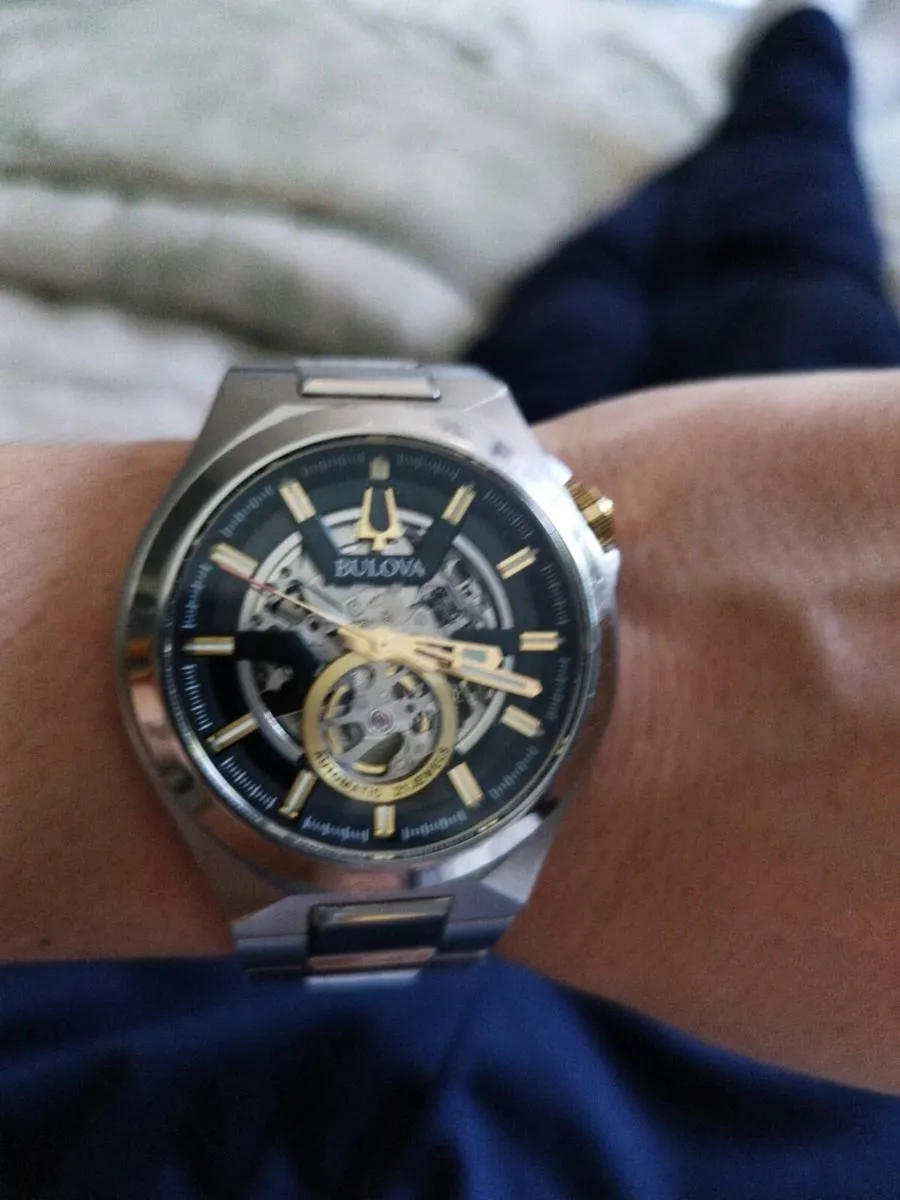 Bulova man's watch brand new barely wore - Image 1