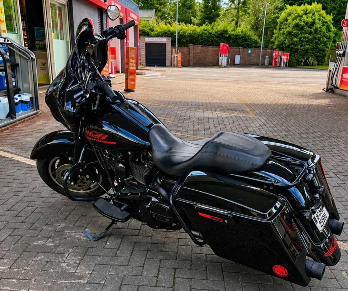 Harley Davidson Street Glide - Image 1