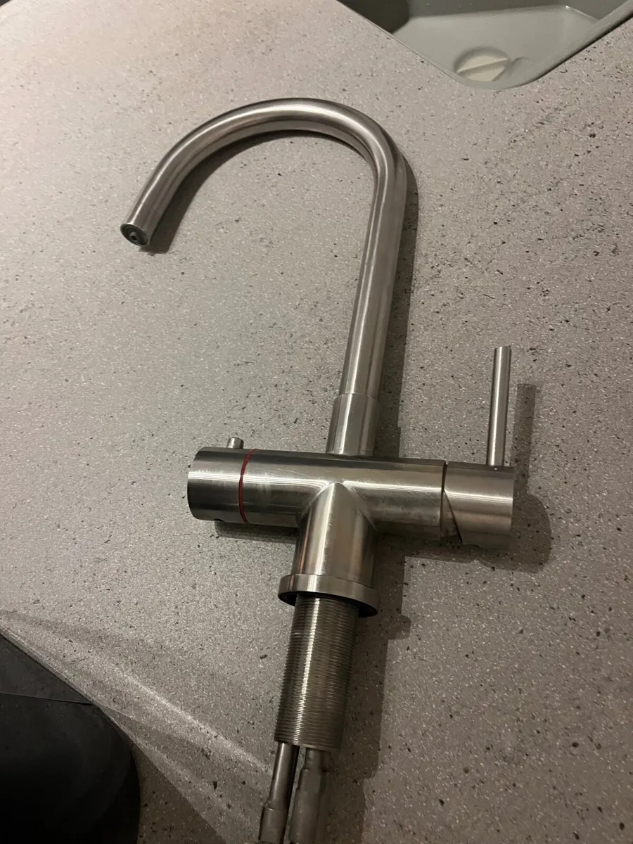 Kitchen instant boiling water tap - Image 1