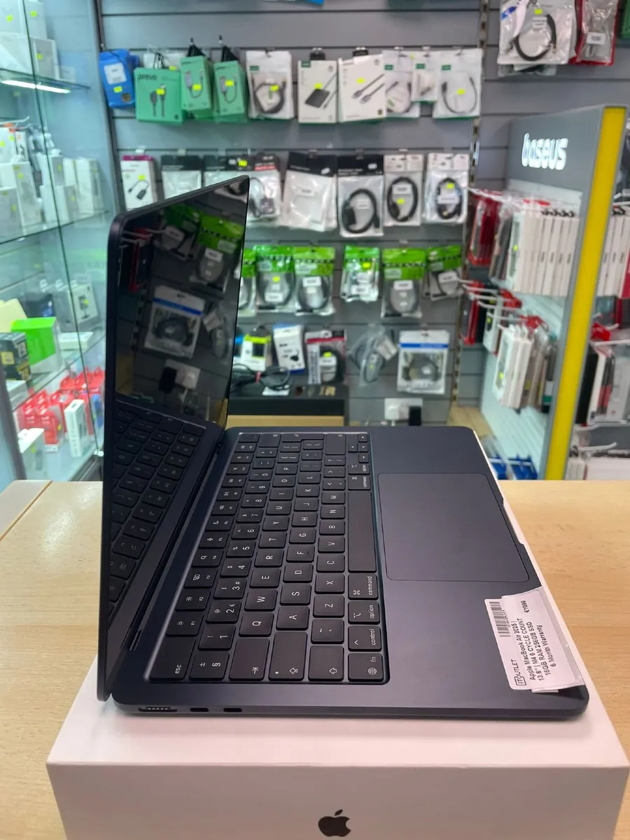 Apple MacBook Air 2025 | 13.6" | M4 - Image 3