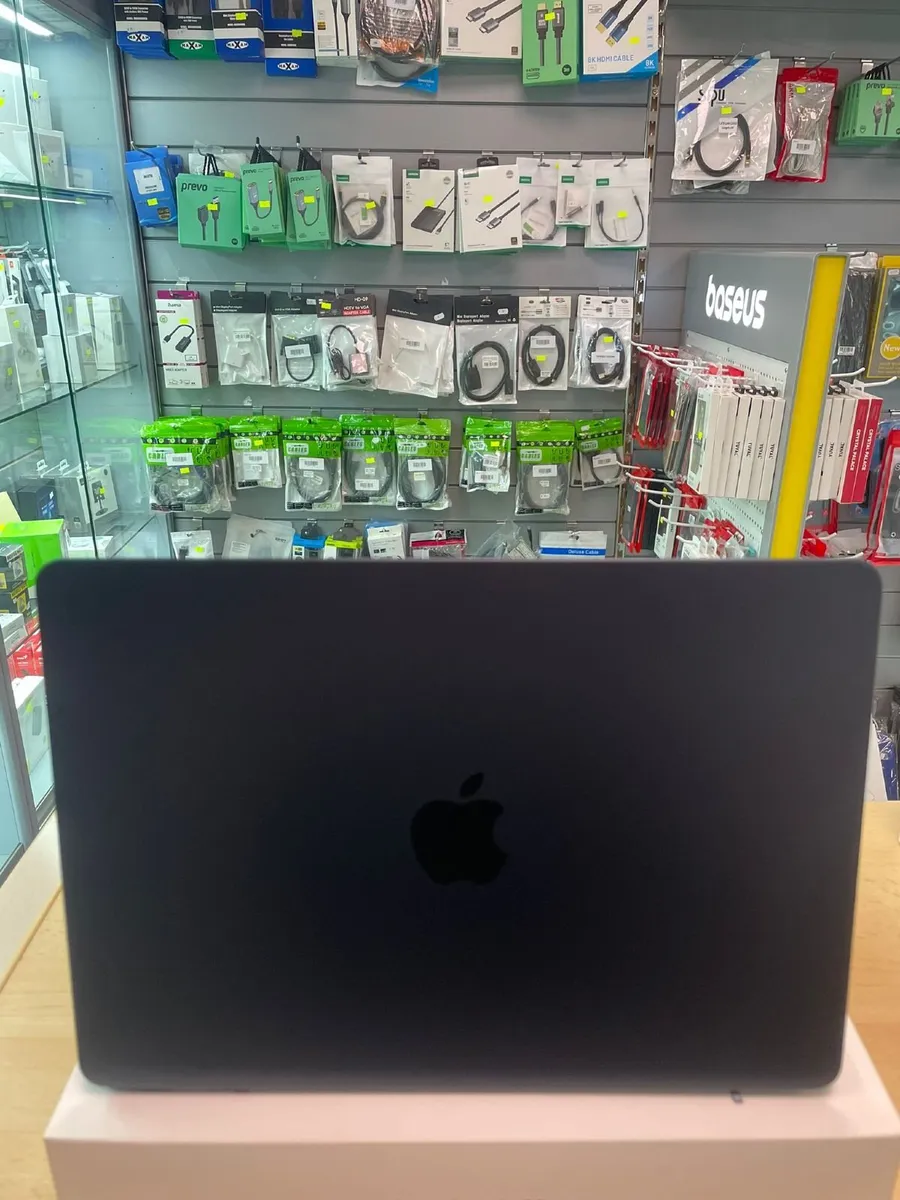 Apple MacBook Air 2025 | 13.6" | M4 - Image 2
