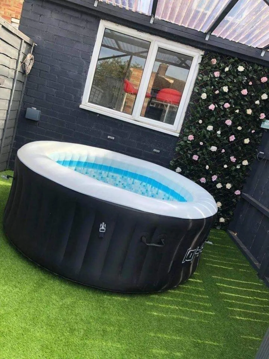 Artificial grass 40mm thick 4m wide roll - Image 1