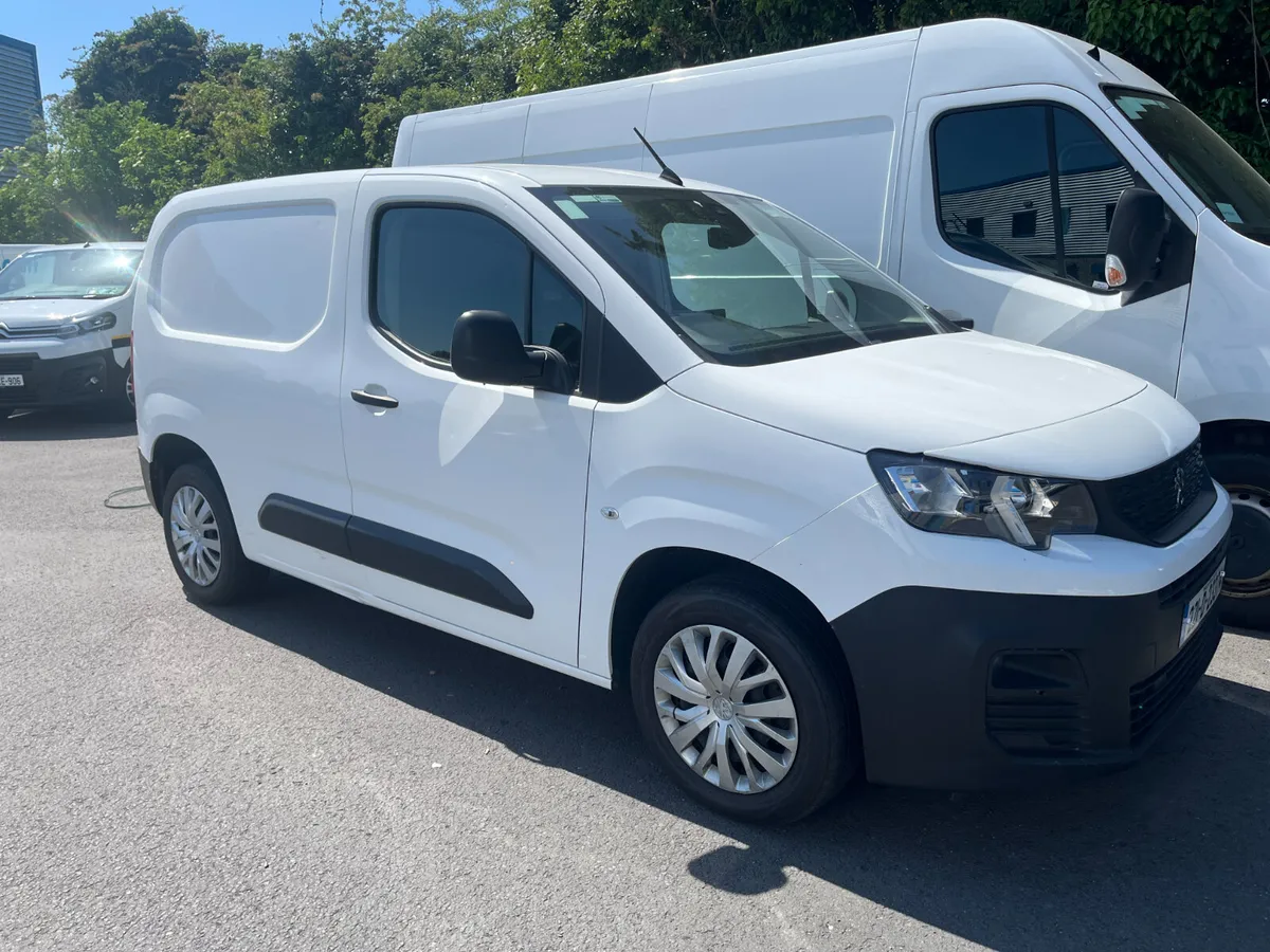 Low Mileage Peugeot Partner 2022 - Image 2