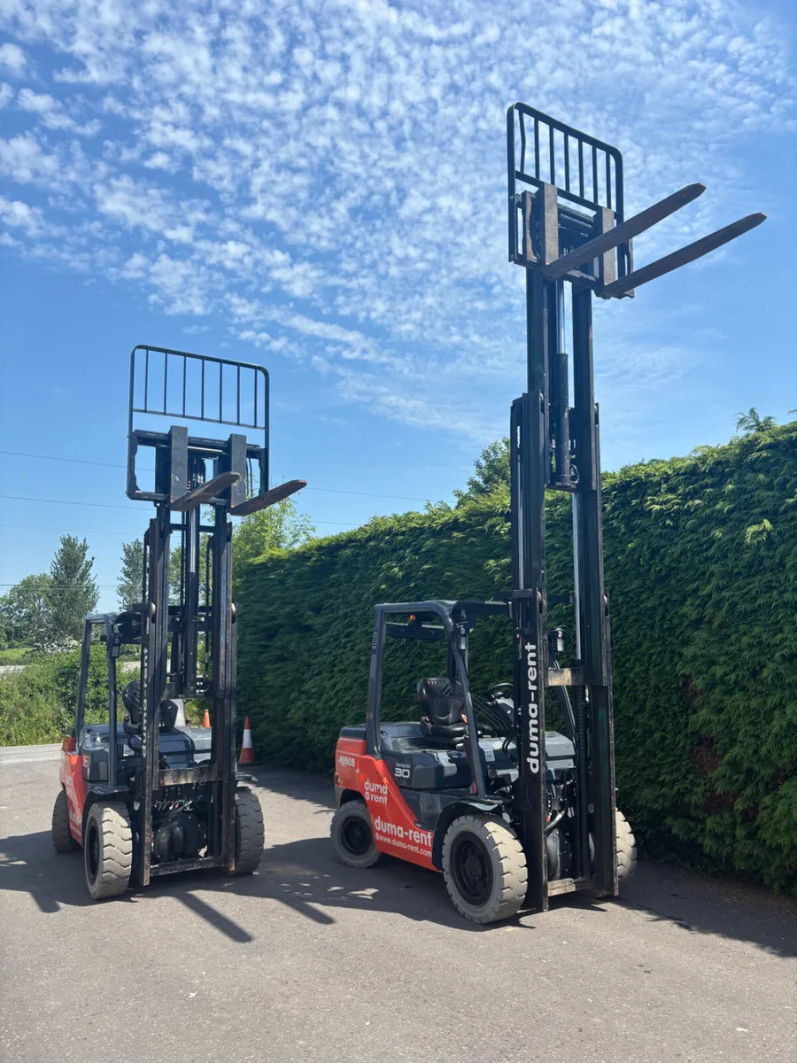 3 ton diesel Toyota forklift - Image 1