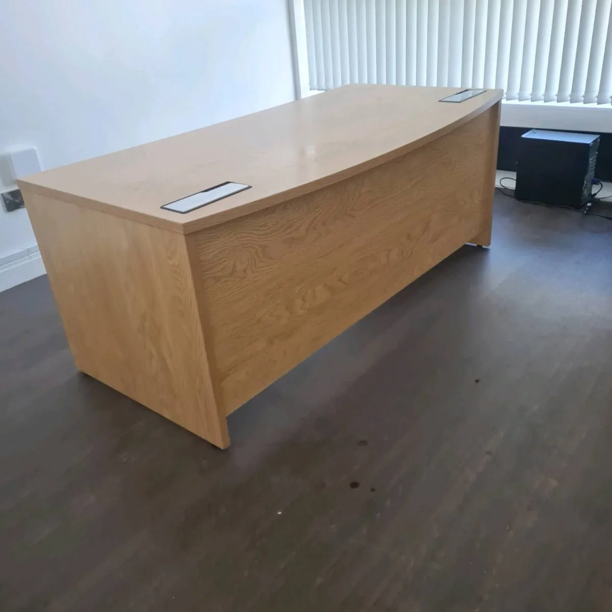 Bow front executive white oak desk - Image 2
