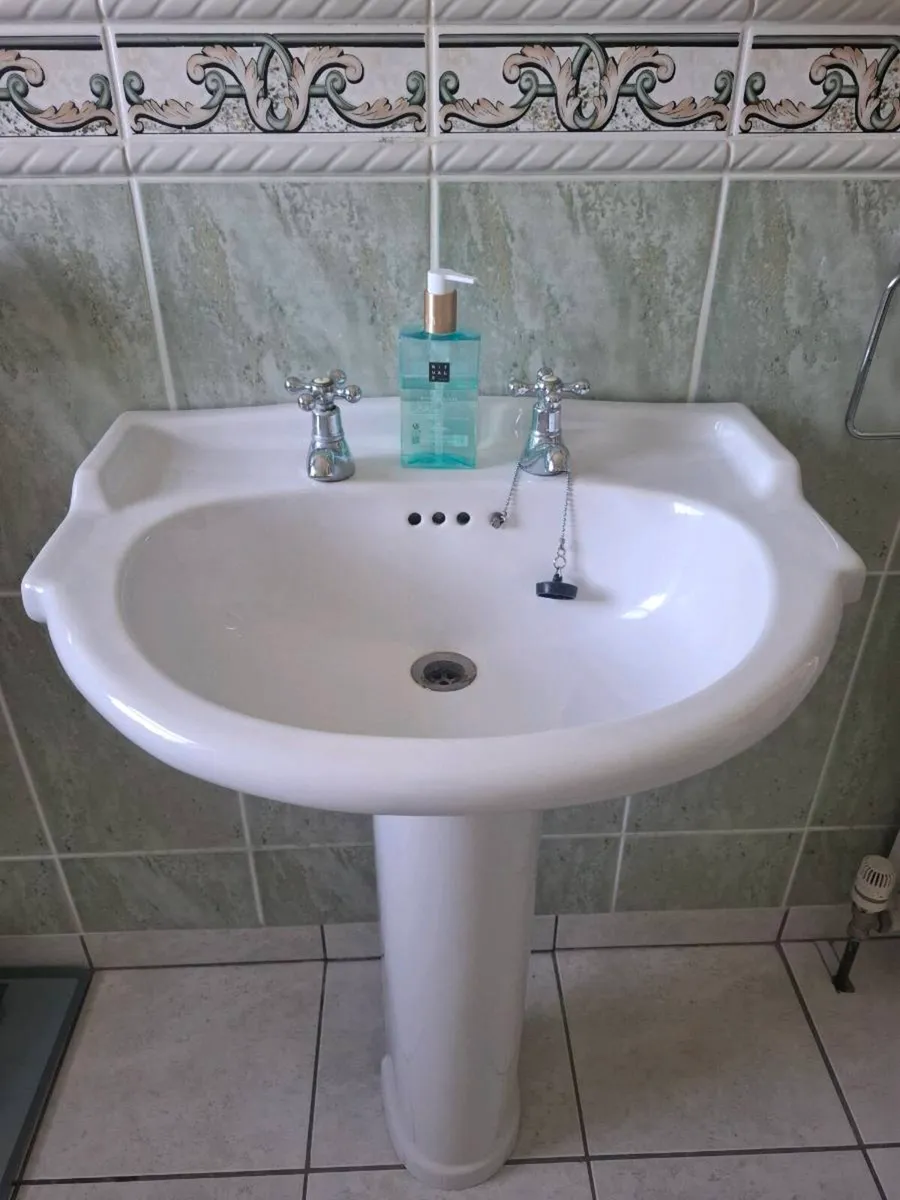 Bathroom ware - Image 2