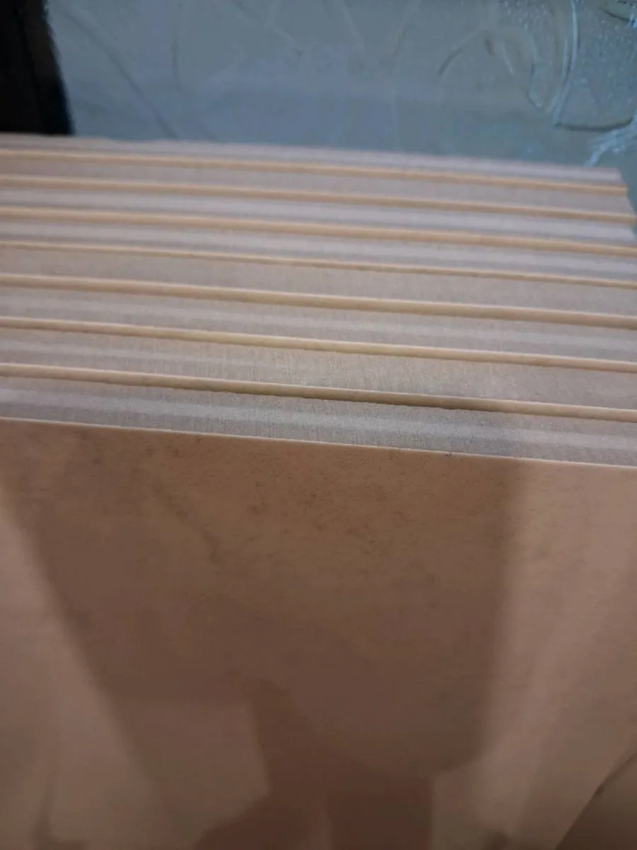 ​8x Large Tiles (59cm x 119cm) – White/Grey Mottle - Image 2