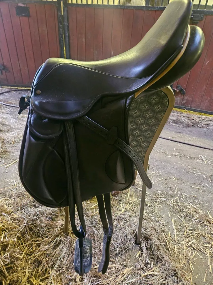 Berney Brothers monoflap 17inc Saddle - Image 4