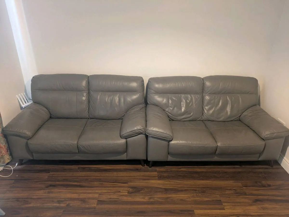 2 seater Leather couches - Image 1
