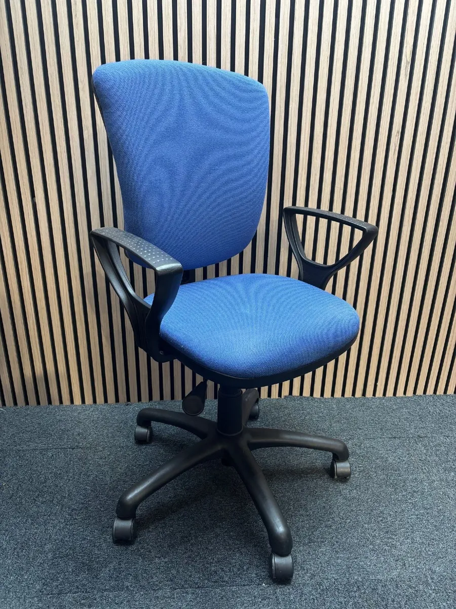 QUALITY SWIVEL CHAIRS @ CJM FURNITURE - Image 1
