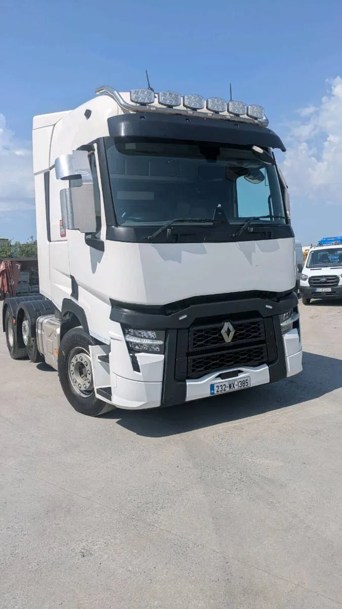Renault T520 6x2 tractor unit - Image 1