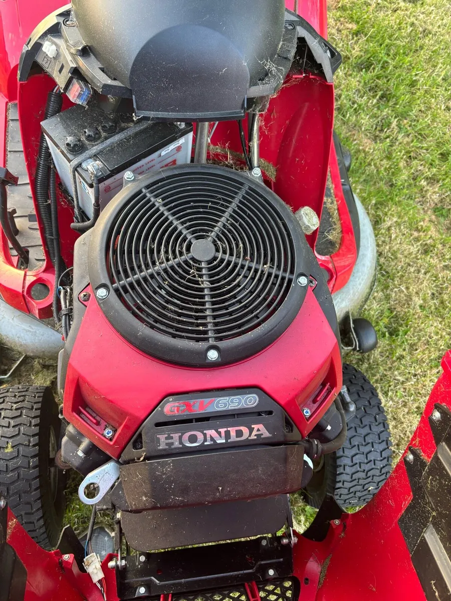 Honda HF2625 ride on mower - Image 3