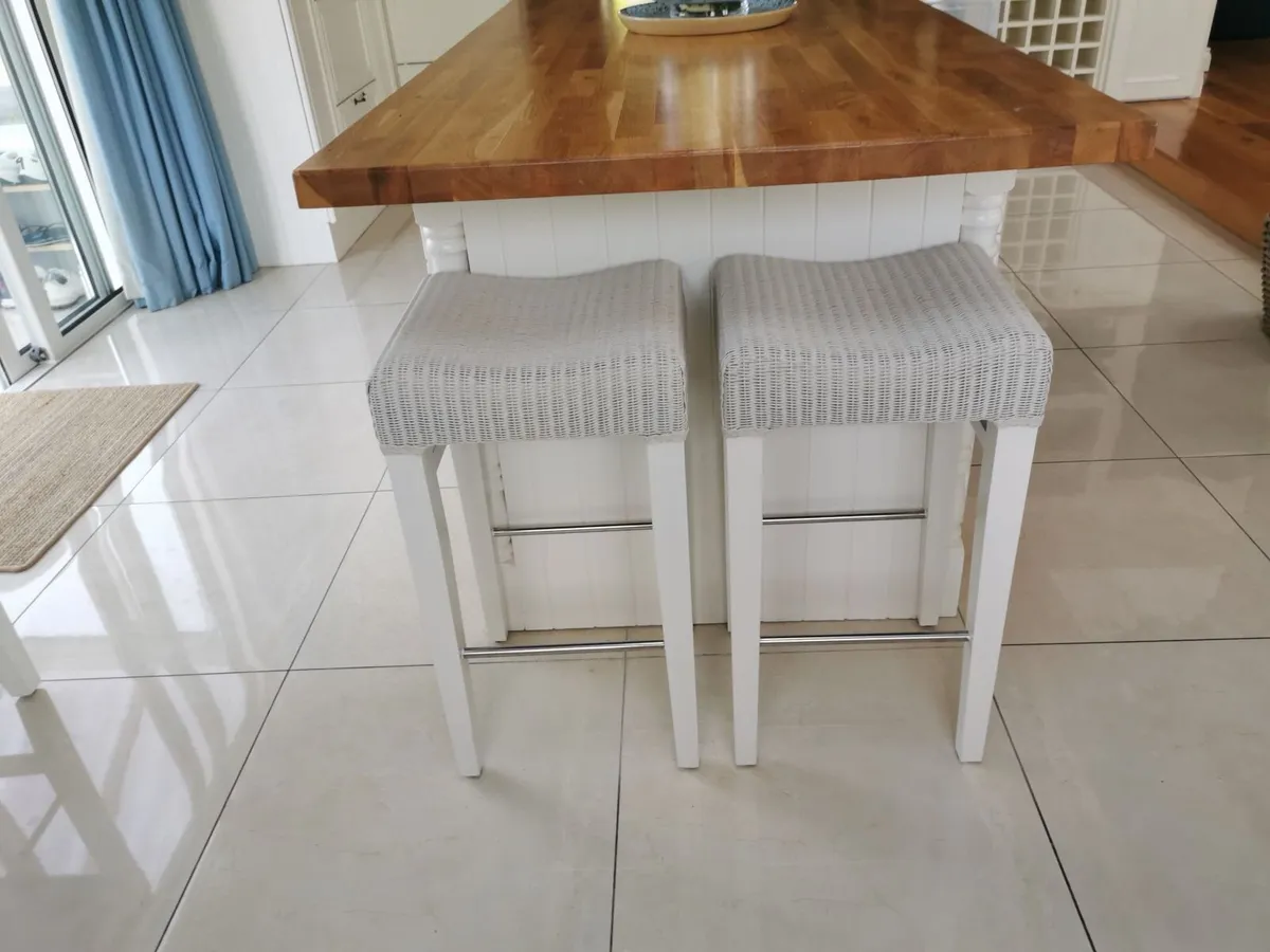 Kitchen Island - Image 3
