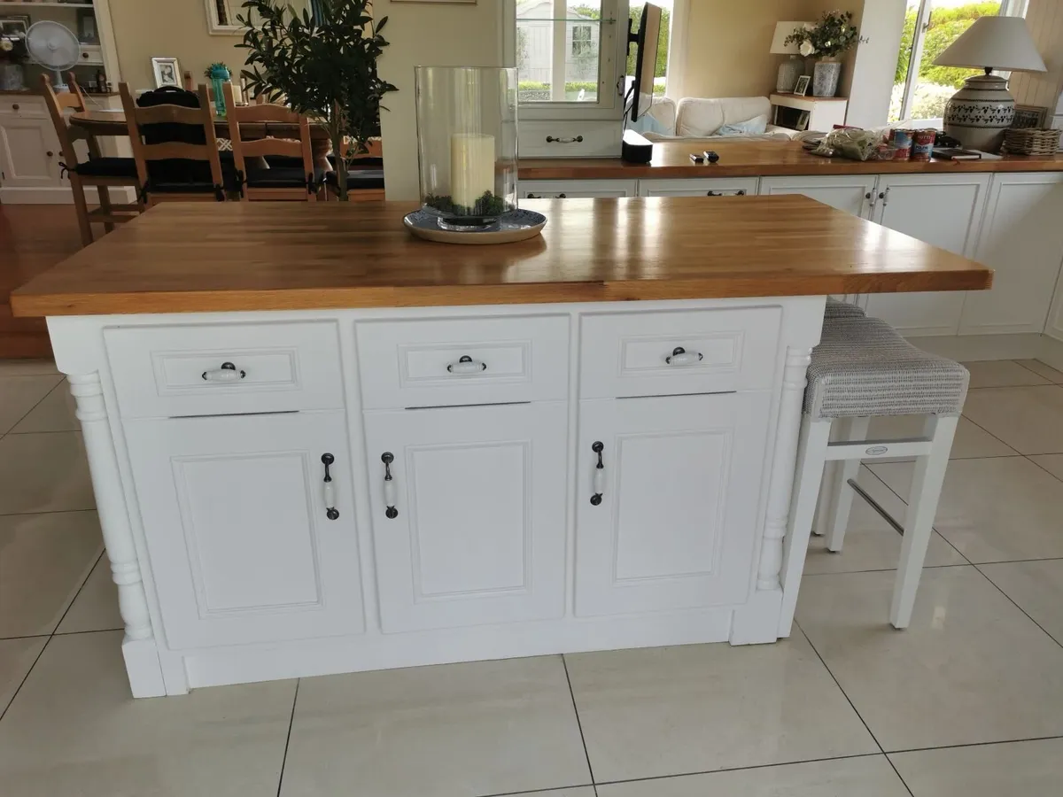 Kitchen Island - Image 4