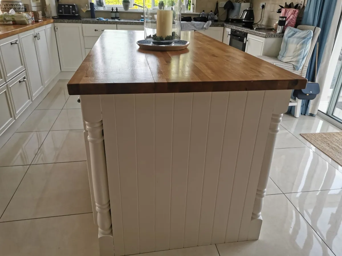 Kitchen Island - Image 1