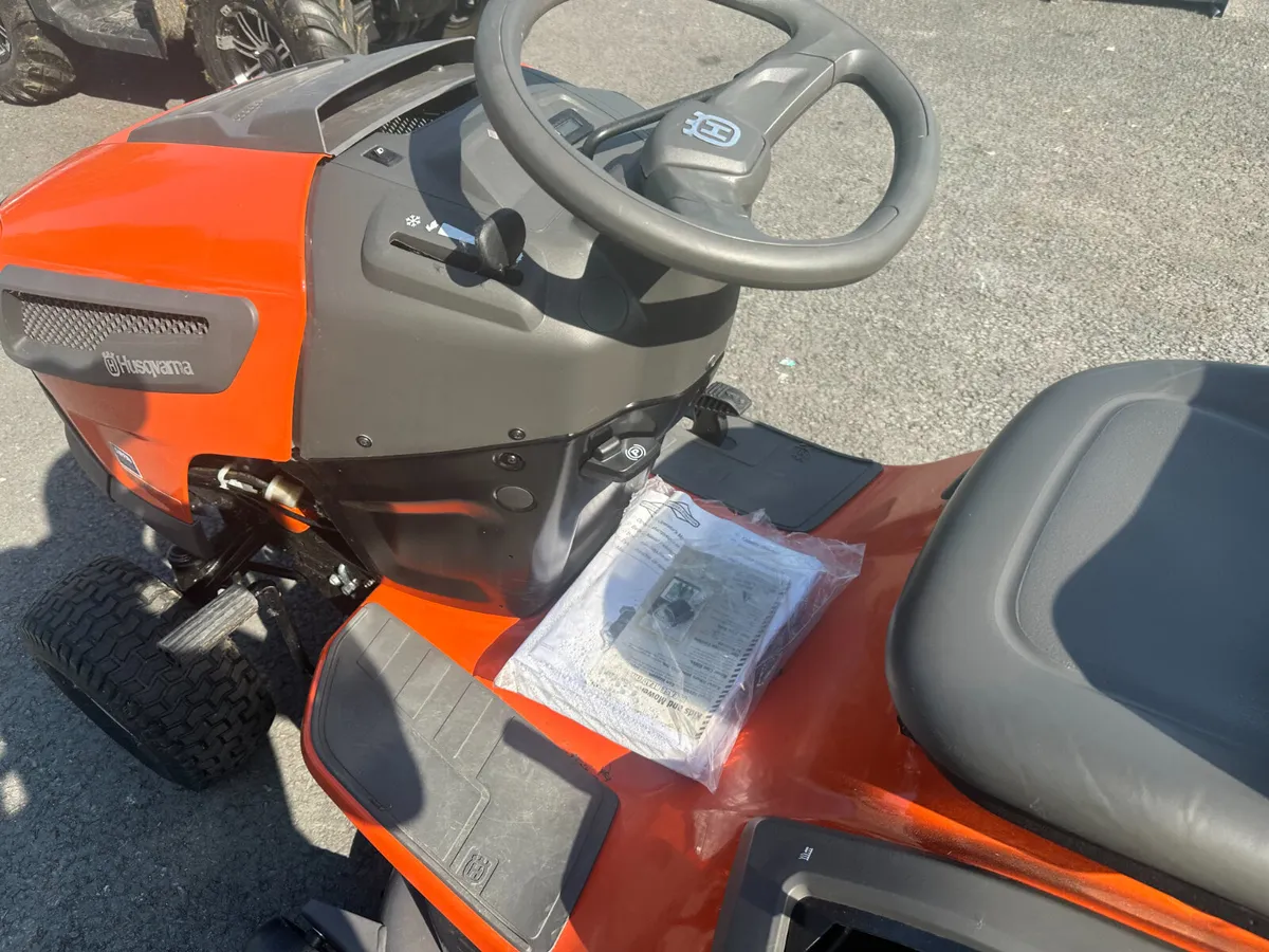 Husqvarna 42" Ride on lawnmower Mower 22HP VTwin - Image 2