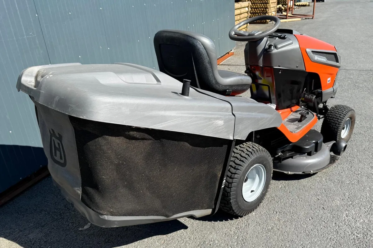 Husqvarna 42" Ride on lawnmower Mower 22HP VTwin - Image 4