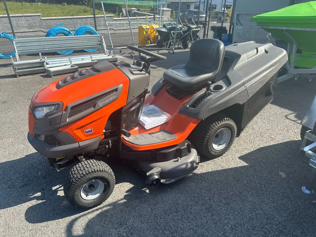 Husqvarna 42" Ride on lawnmower Mower 22HP VTwin - Image 1